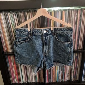 Divided Cutoff Denim Shorts